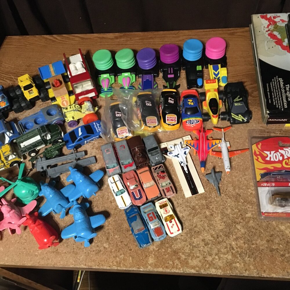 LOT OF 50 TOY CARS PLANES TRUCKS MCDONALD MINI STREEX BURGER KING RECORD BREAKER